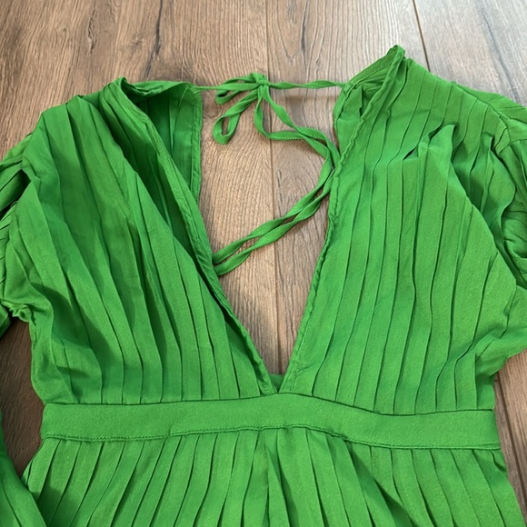 PRETTYLITTLETHING BELL SLEEVE ROMPER, GREAT CONDITION! Size 0! - Picture 5 of 5